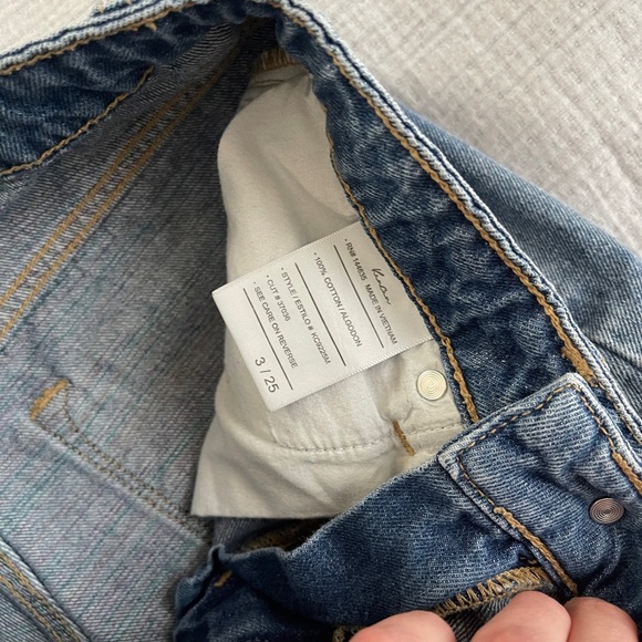 KanCan distressed high waisted denim shorts size 25 - Picture 4 of 7